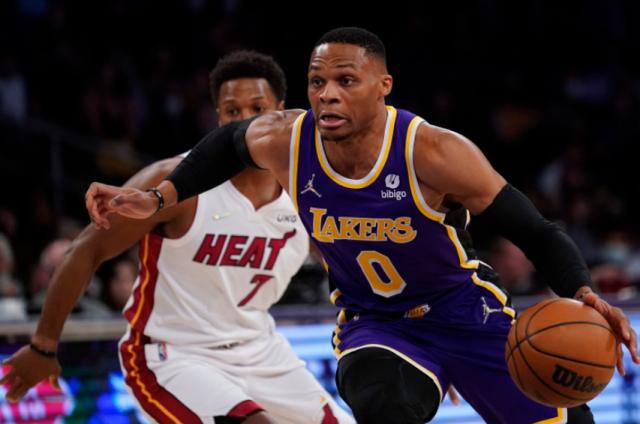 开云体育下载-蒙克爆发韦少回暖 热火罚球断电助湖人逃出生天