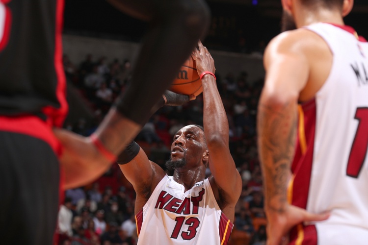 开云官方app入口-韦德：阿德巴约前三节发挥完美 但人们只盯着变成闹剧的最后5分钟