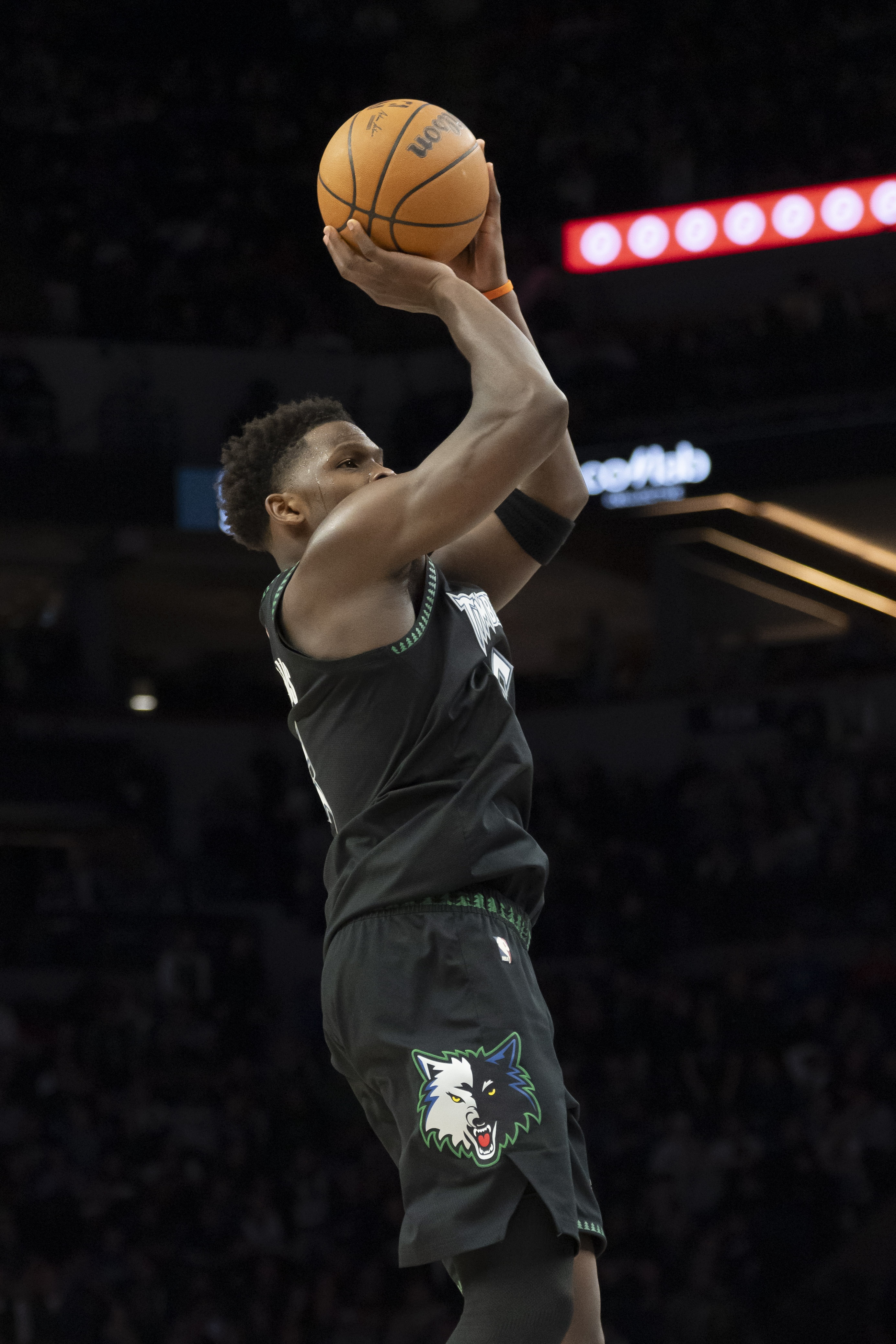 开云体育-爱德华兹本赛季第9次砍下40+ 追平东契奇 并列联盟第一